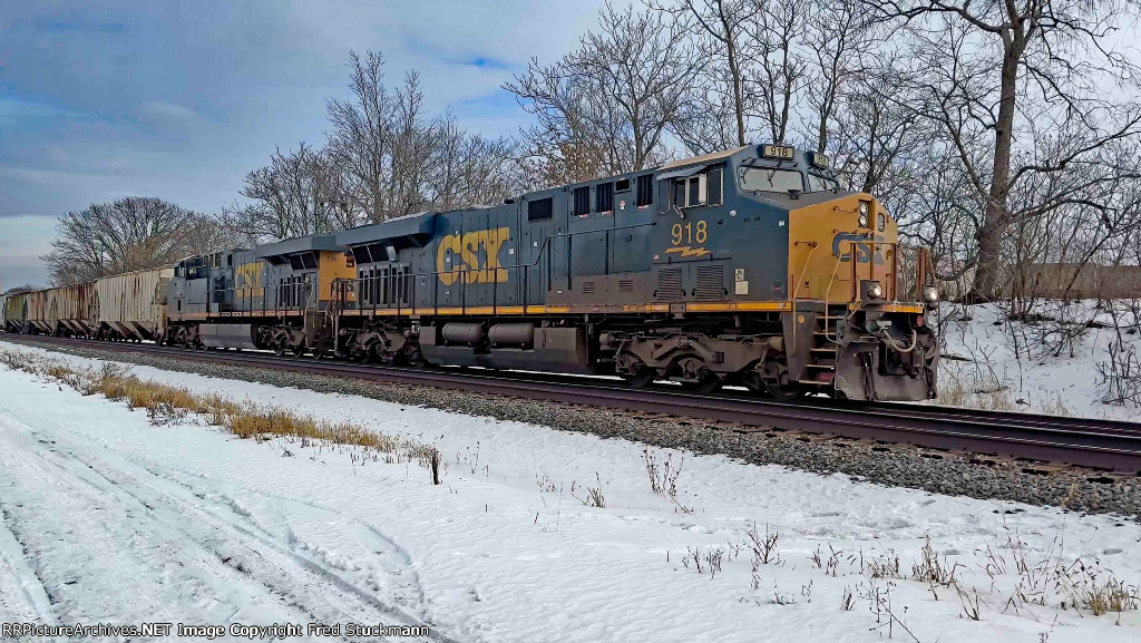 CSX 918 leads M369.